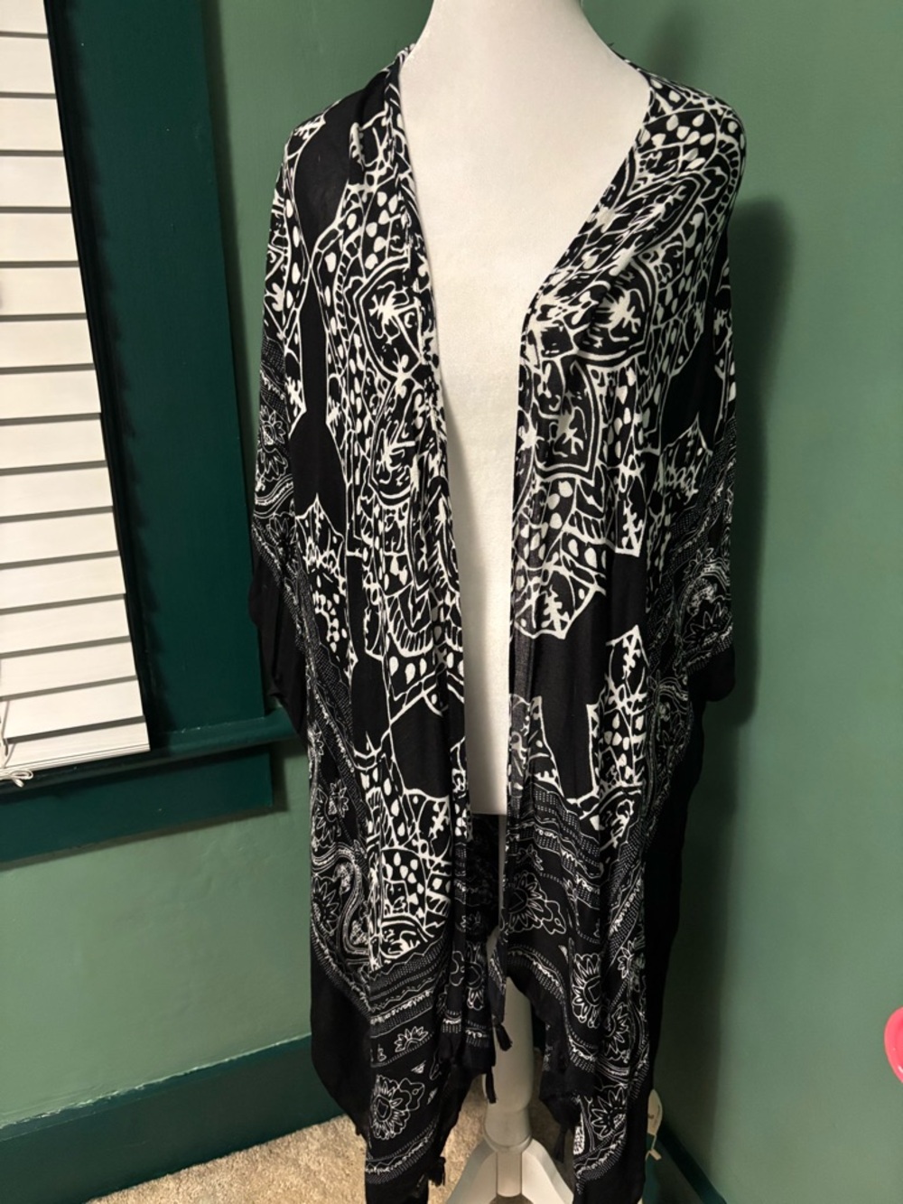 Black & White Paisley Open-Front Kimono Cardigan - Women's Sweater